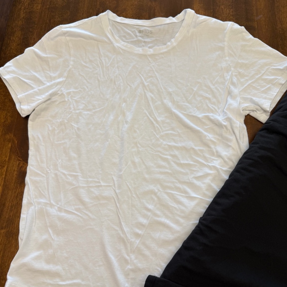 Women’s FIGS Supersoft Short Sleeve Underscrub Lot Of 4 Large - Picture 7 of 10